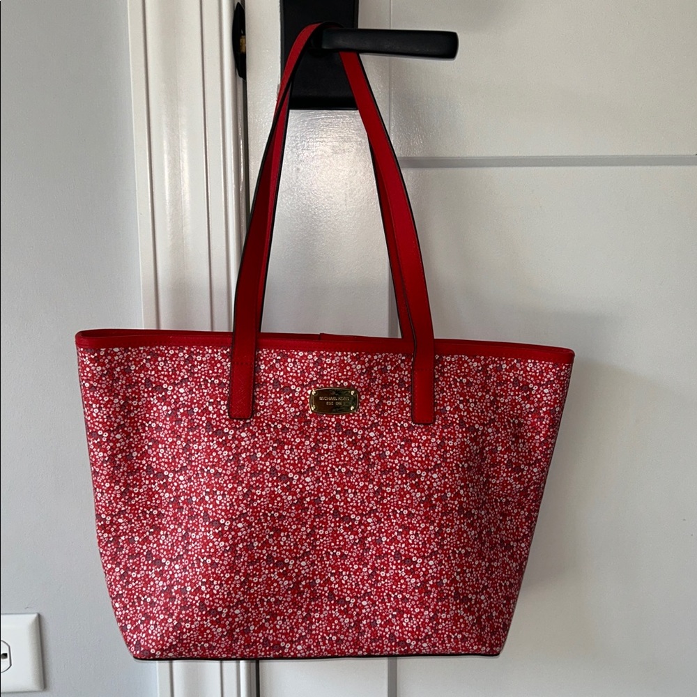 Michael Kors Jet Set Item Small Travel Tote in Red Floral